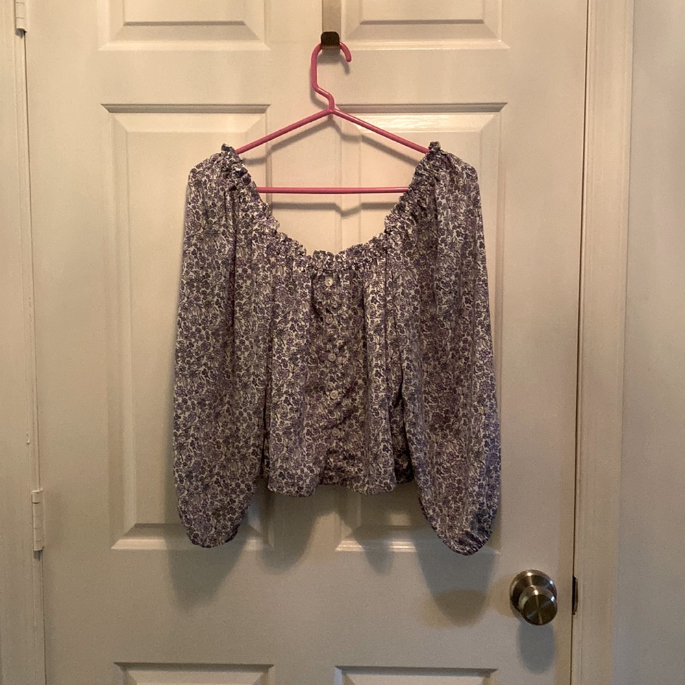 LIGHT PURPLE AMERICAN EAGLE FLORAL BLOUSE SIZE S MADE FROM 100% POLY